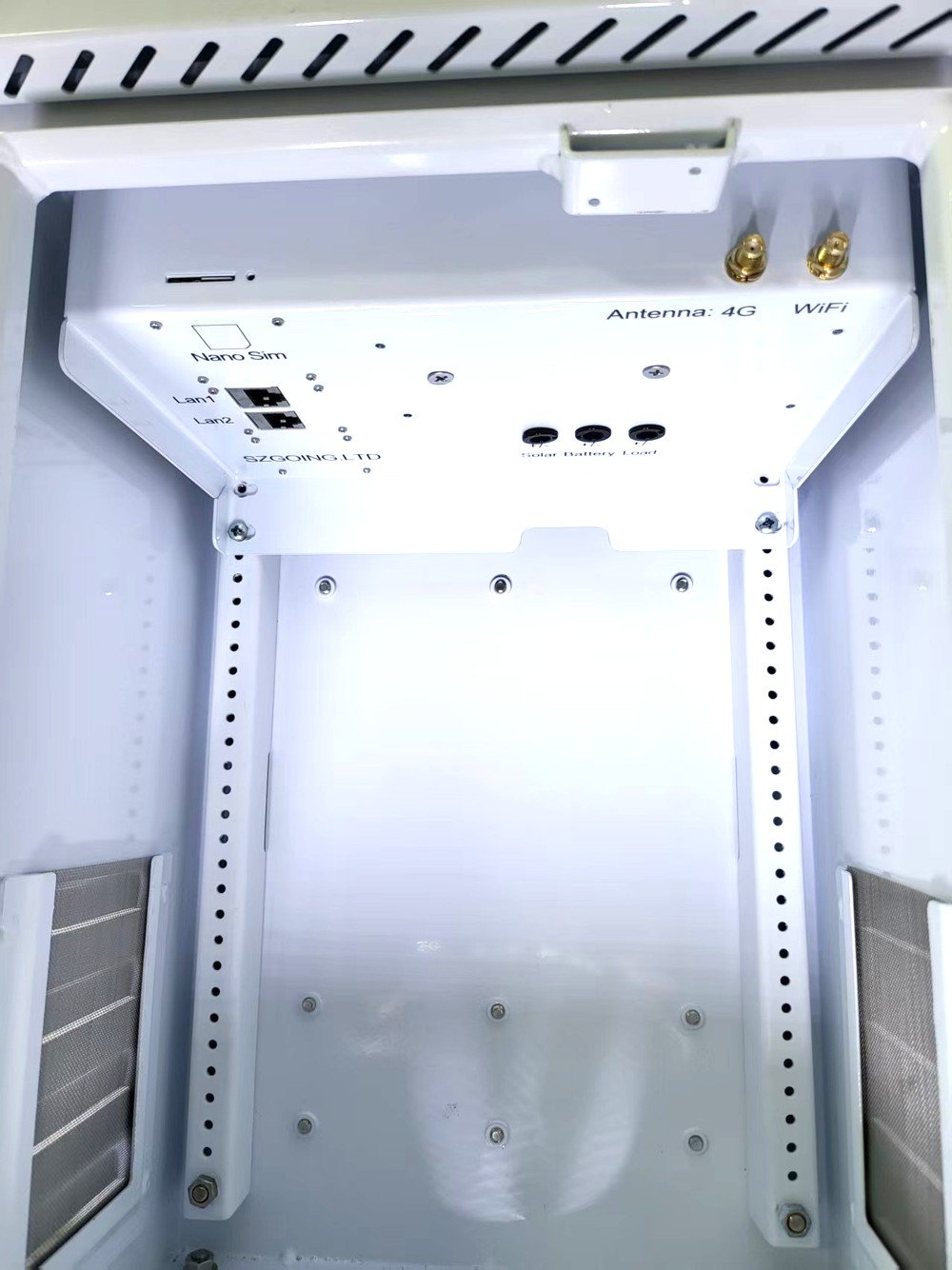 SZGOING CS100-G432 solar IoT box, solar panel, mounting bracket and included installation components